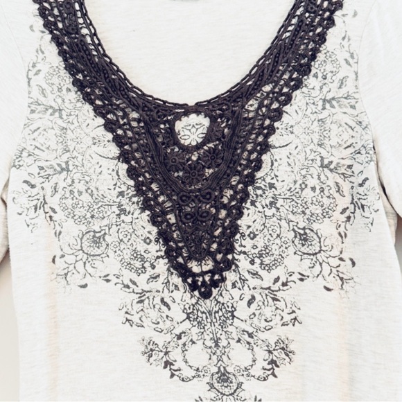 VENUS Cream Long Sleeve Top with Dark Charcoal Lace Accents Sixe L - Picture 4 of 12